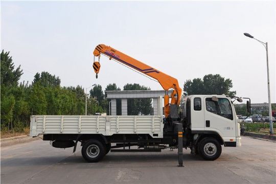 點擊查看詳細信息<br>標題：5噸凱馬隨車吊3節(jié)臂 閱讀次數(shù)：2690