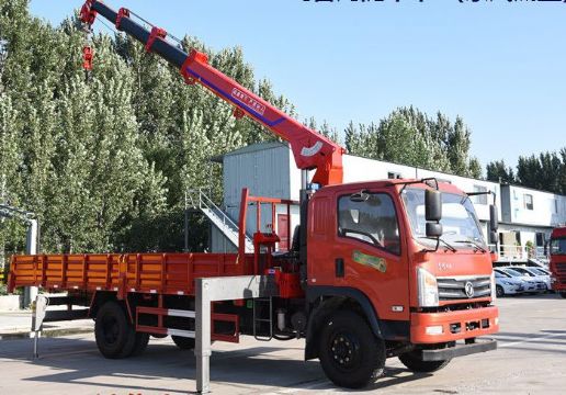 點擊查看詳細(xì)信息<br>標(biāo)題：6.3噸東風(fēng)隨車吊 閱讀次數(shù)：1825