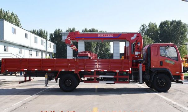 點擊查看詳細(xì)信息<br>標(biāo)題：6.3噸東風(fēng)160馬力隨車吊 閱讀次數(shù)：1839