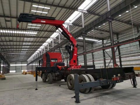 點擊查看詳細信息<br>標題：15噸折臂吊 閱讀次數(shù)：2742